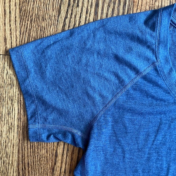 Blue women’s Patagonia scoop neck, Capilene cool shirt, size medium. Excellent - Picture 5 of 9